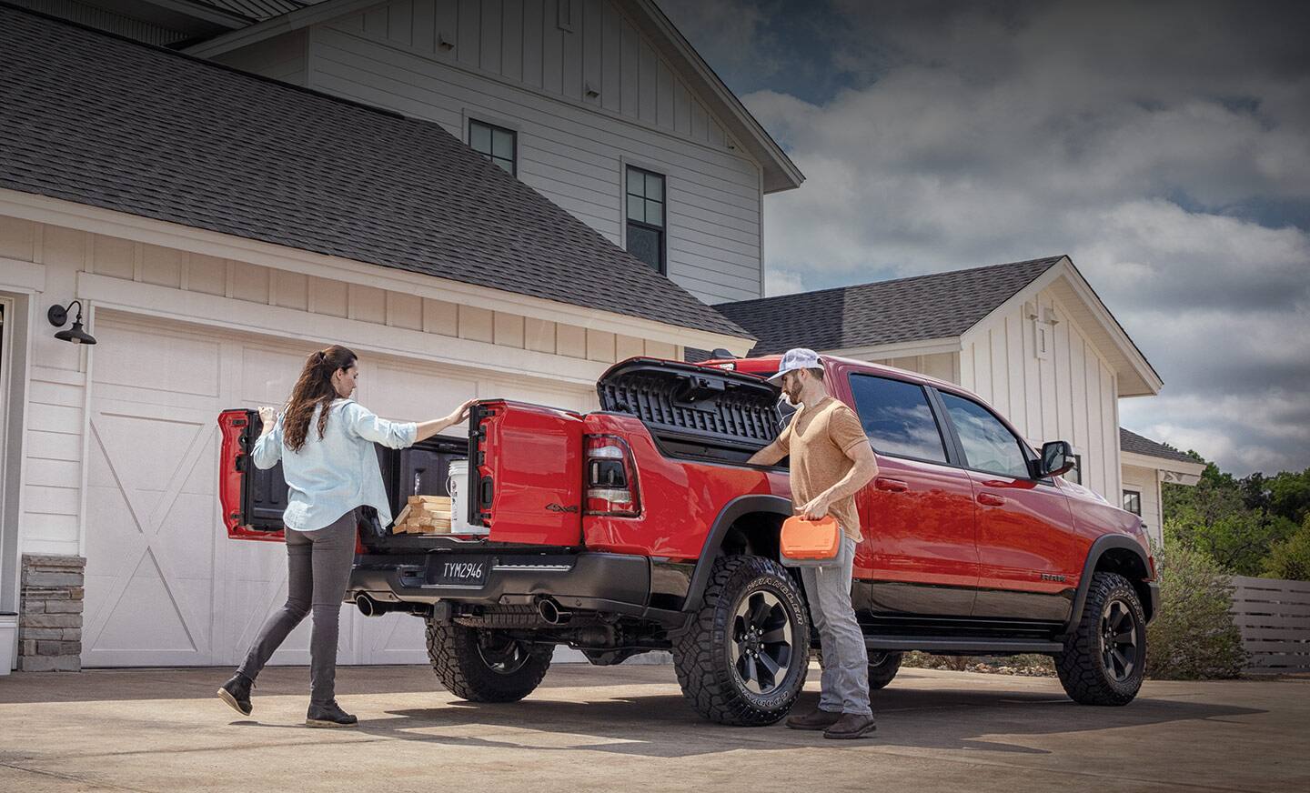 Ram 1500 TRX С человеком