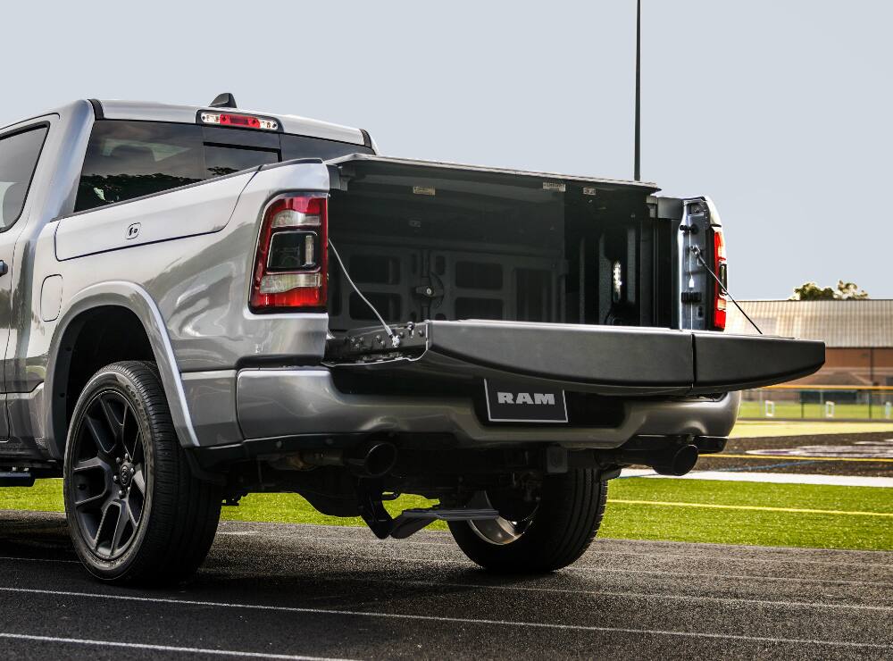 tonneau cover ram 1500 multifunction tailgate