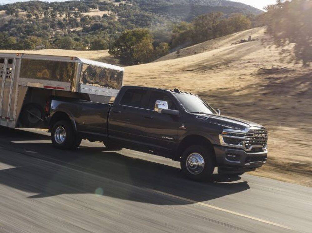2025 Ram 3500 Features | Digital Rearview Mirror & More