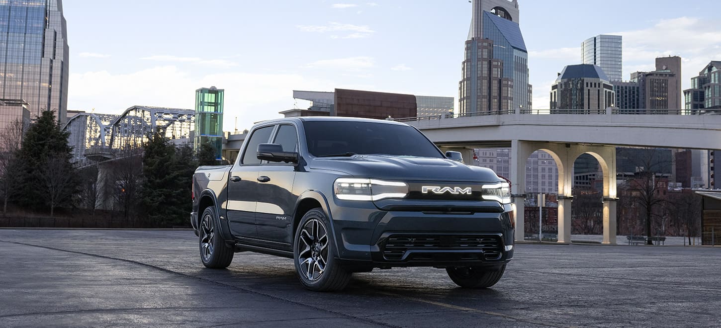 my23-ram-rev-1500-feature-gridc-4-displa